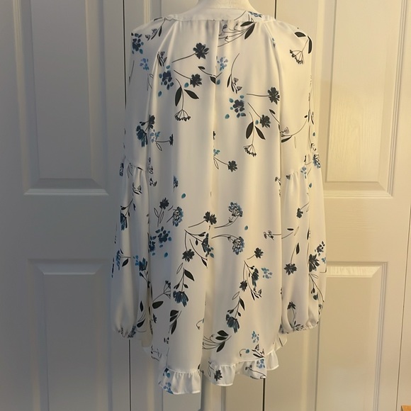 a.n.a. A New Approach SZ M Women’s Pullover tie front Blouse with Ruffle Hem - Picture 4 of 15